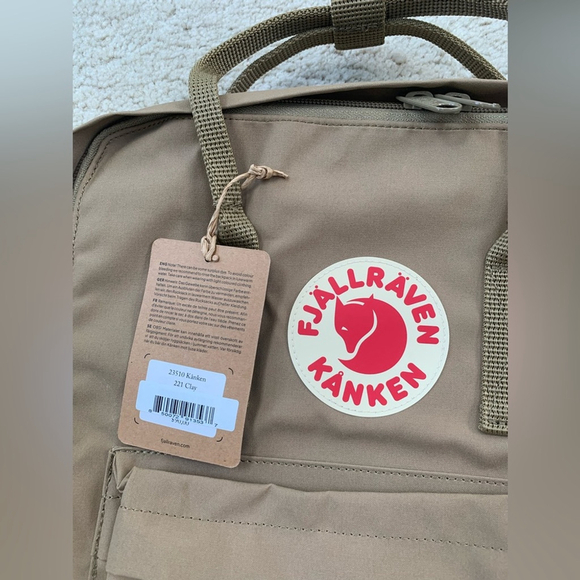 Fjällräven NWT Classic Kånken Backpack Bag in Clay - Picture 3 of 8